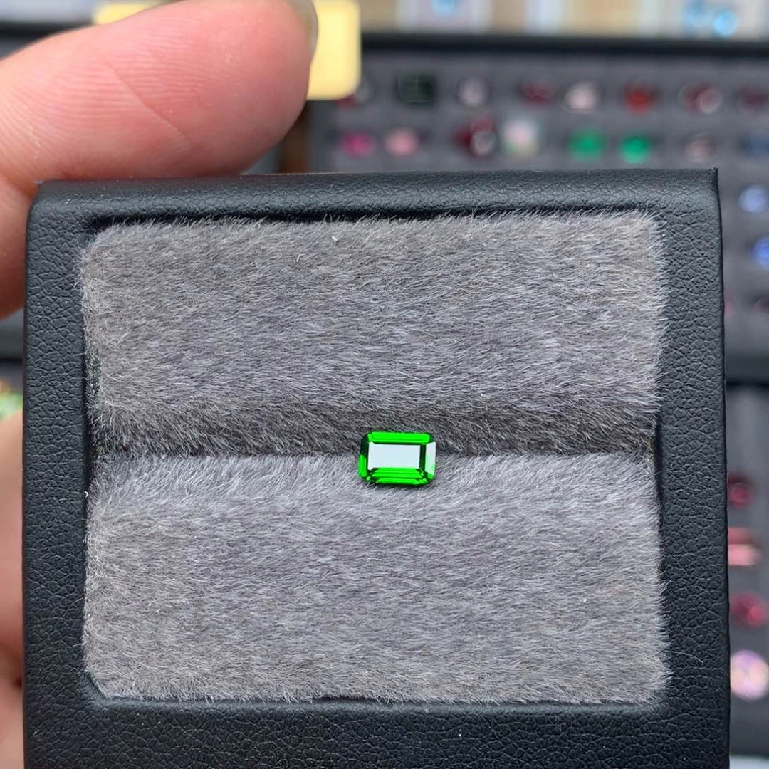 透辉石裸石未镶嵌4*6