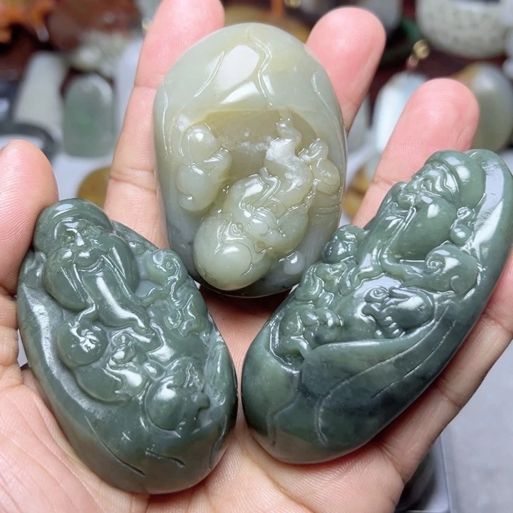 和田玉把件未镶嵌背****?