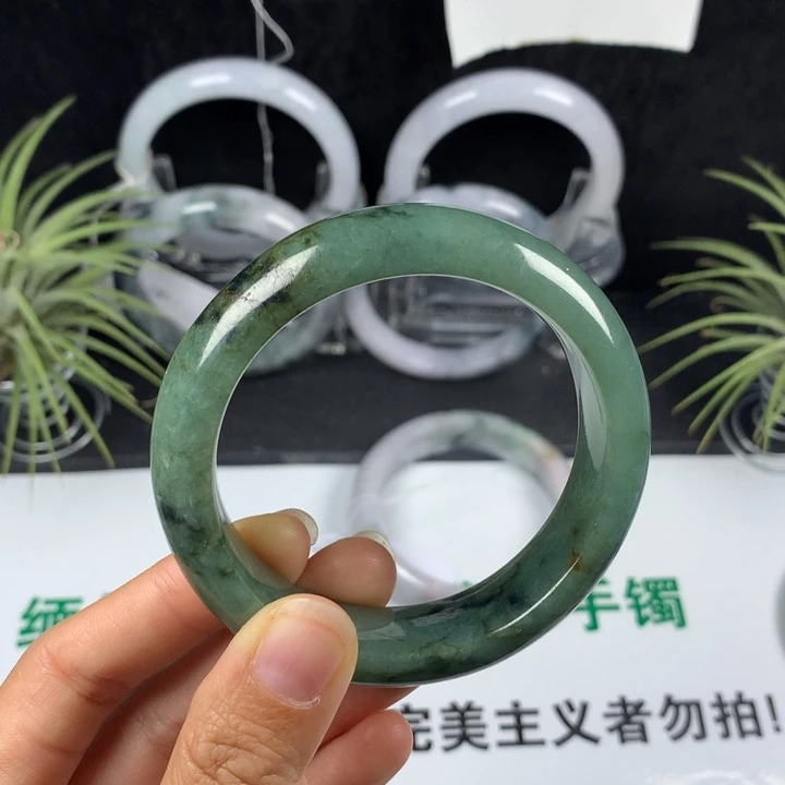 翡翠未镶嵌手镯59号。 55.4圈