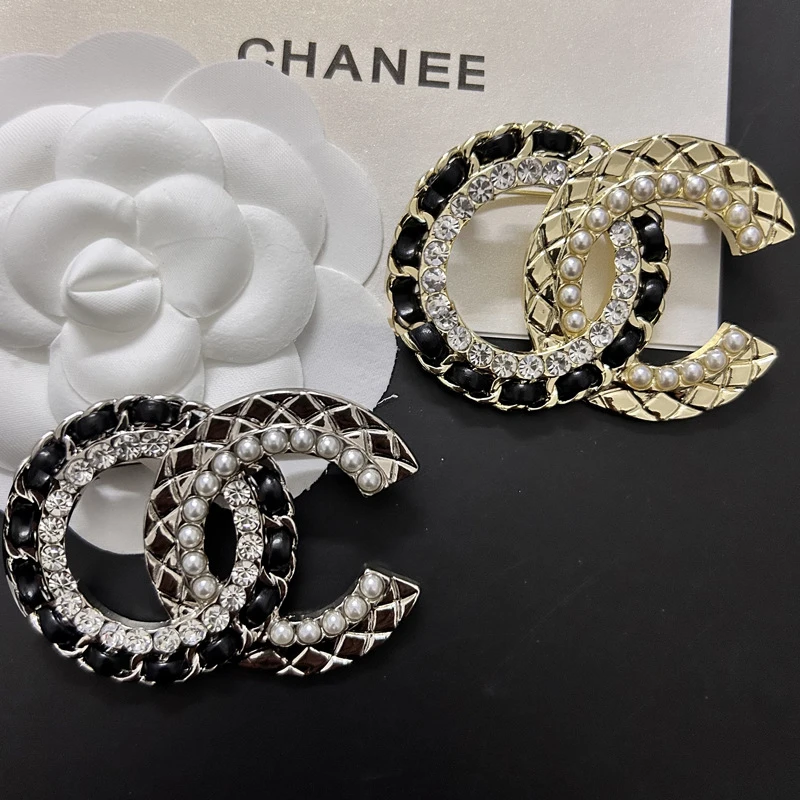 合金胸针 秋冬爆款小香风胸针女小众字母胸花别针大衣外套配饰