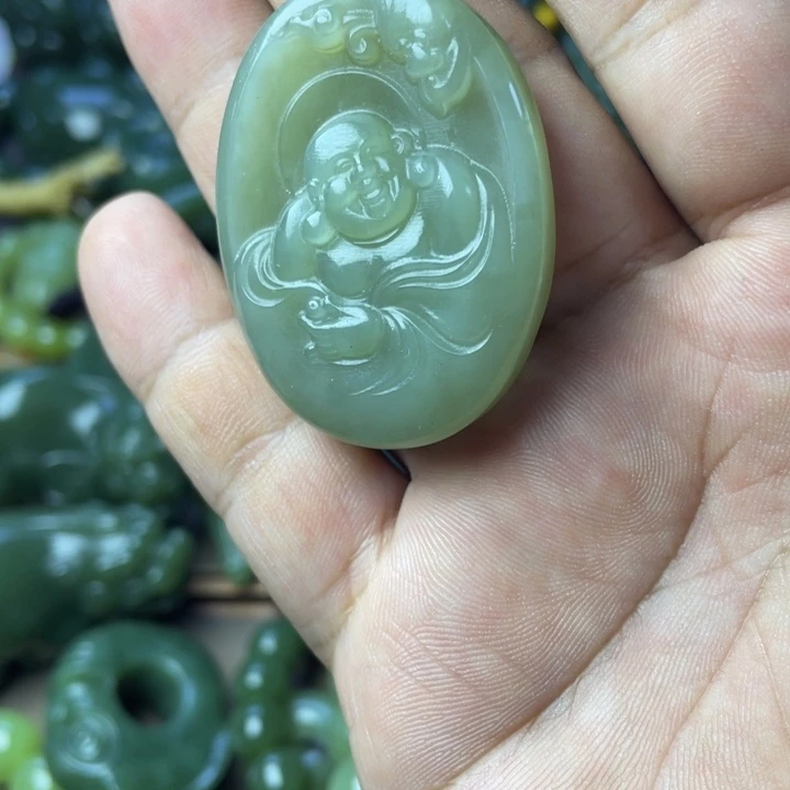 未镶嵌岫岩老玉（透闪石质玉）挂件