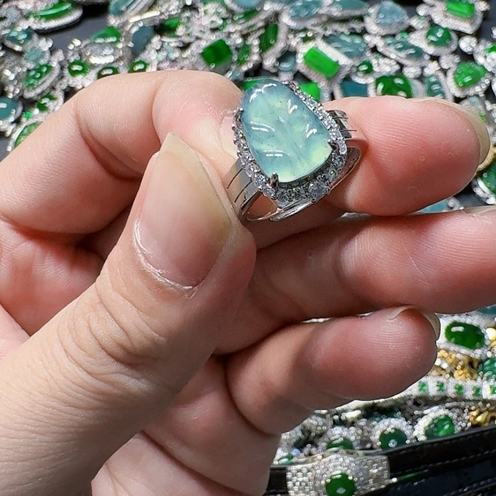 翡翠颈饰未镶嵌天然A货翡翠放漏