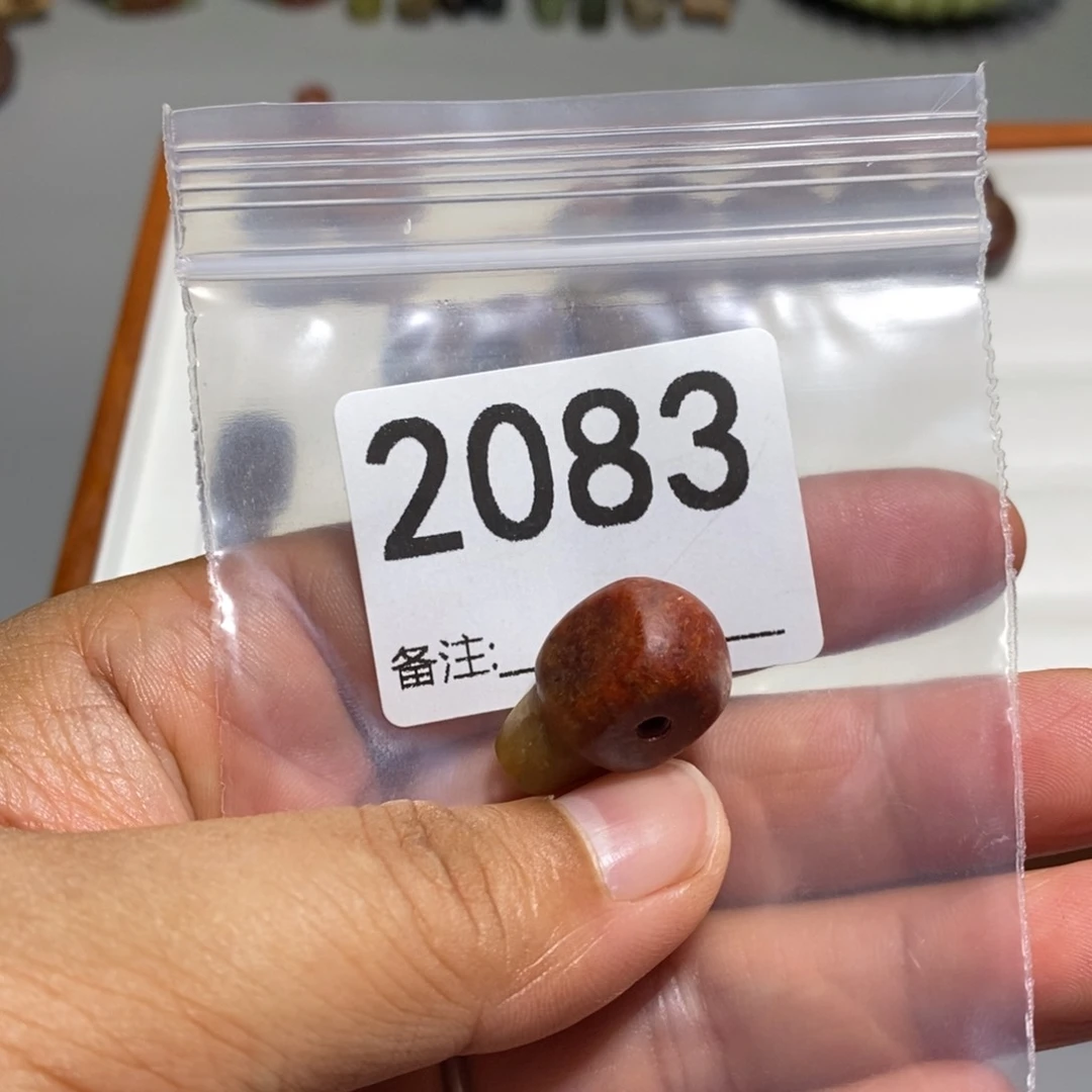 颈饰未镶嵌透闪石质玉回**涯
