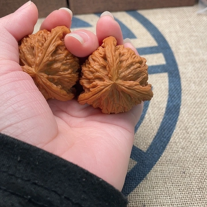 z***y吊坠文玩核桃白狮子