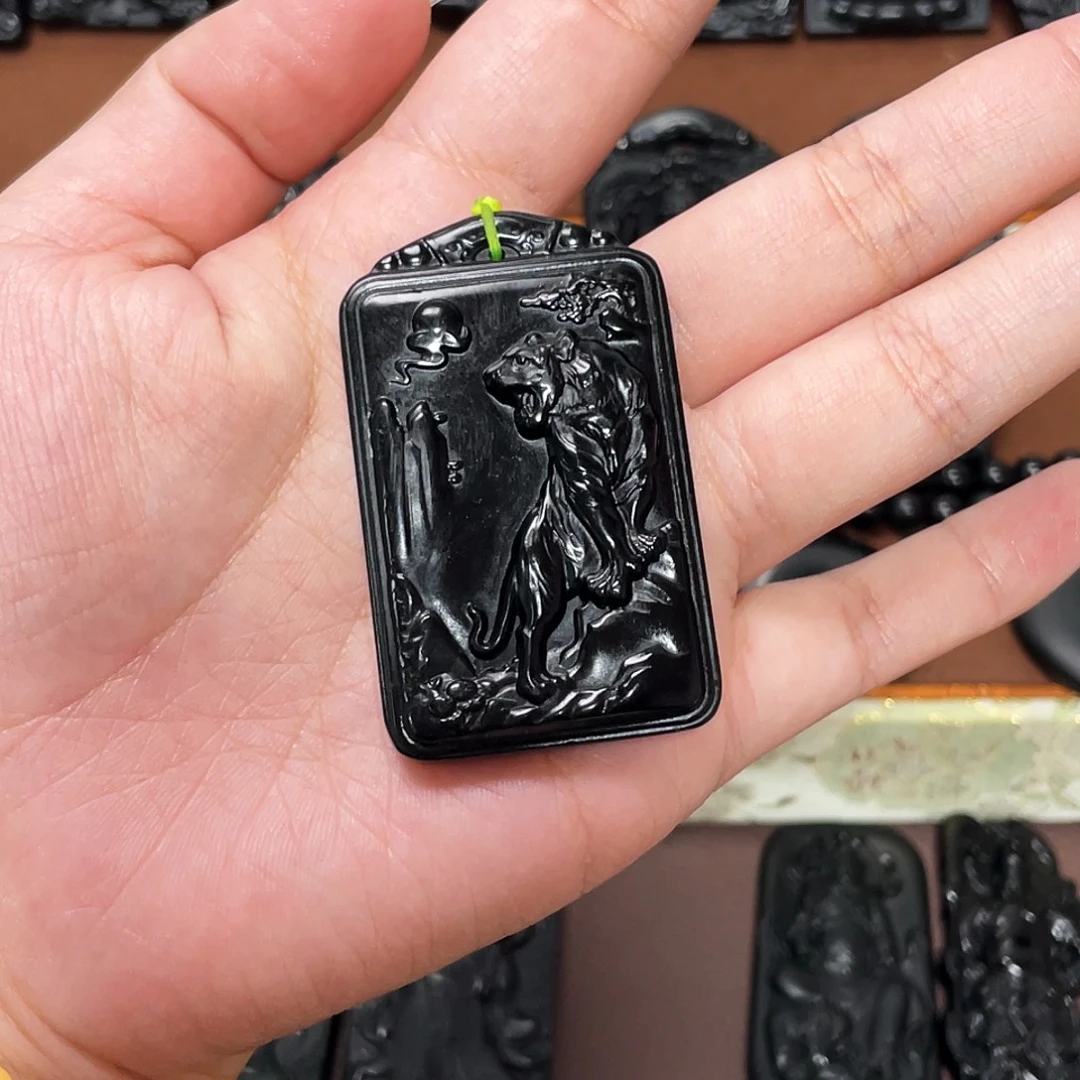 清***.蛇纹石玉未镶嵌颈饰