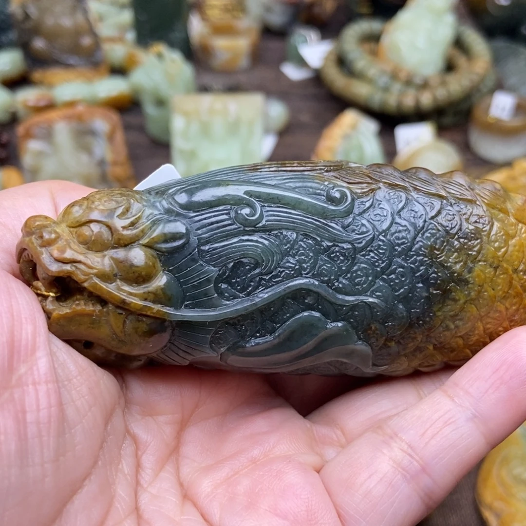 谢***岫岩河磨玉（透闪石质玉）未镶嵌珠宝奇石