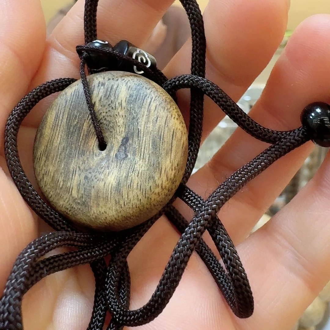 沉香木吊坠绿棋楠平安扣