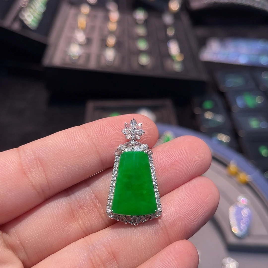 吊坠(不含链)18K金镶嵌翡翠