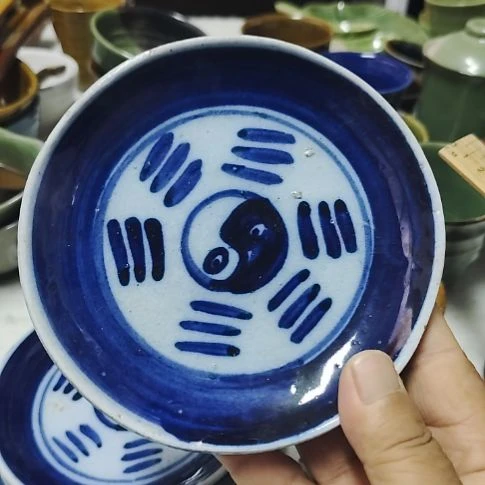 瓷片瓷片，各种摆件，均有瑕疵。沙锅！