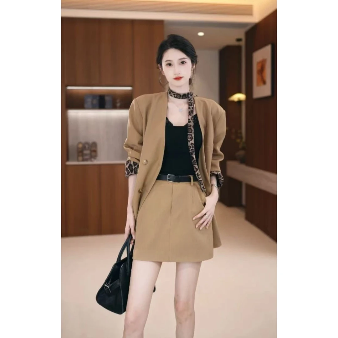 【丢丢】2025早秋新款高级感宽松款气质豹纹拼接西装短裙套装女