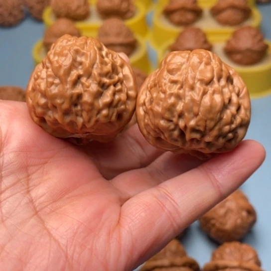 文玩核桃吊坠金蟾尊 精对 35 37