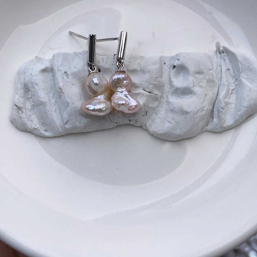 淡水珍珠银S925镶嵌耳饰