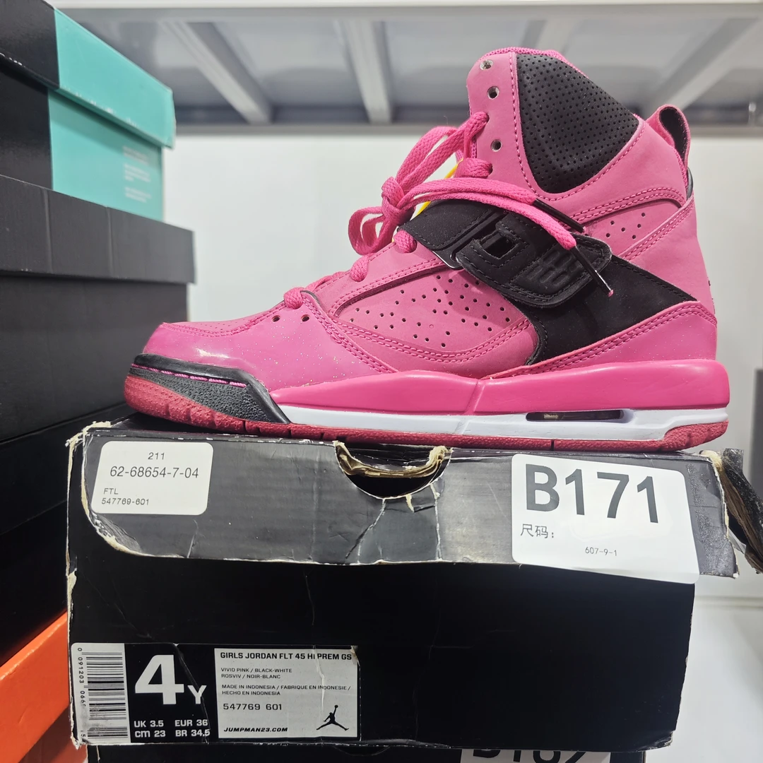 nike 黑粉运动鞋 全新原盒 36码 bai 12.4 B171