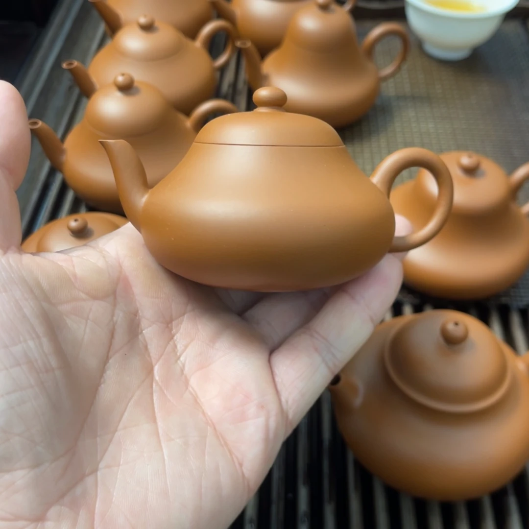 小***钟潮州手拉壶。  矮梨。