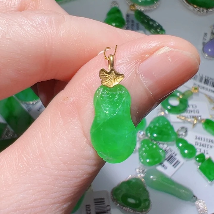 颈饰18K金镶嵌翡翠