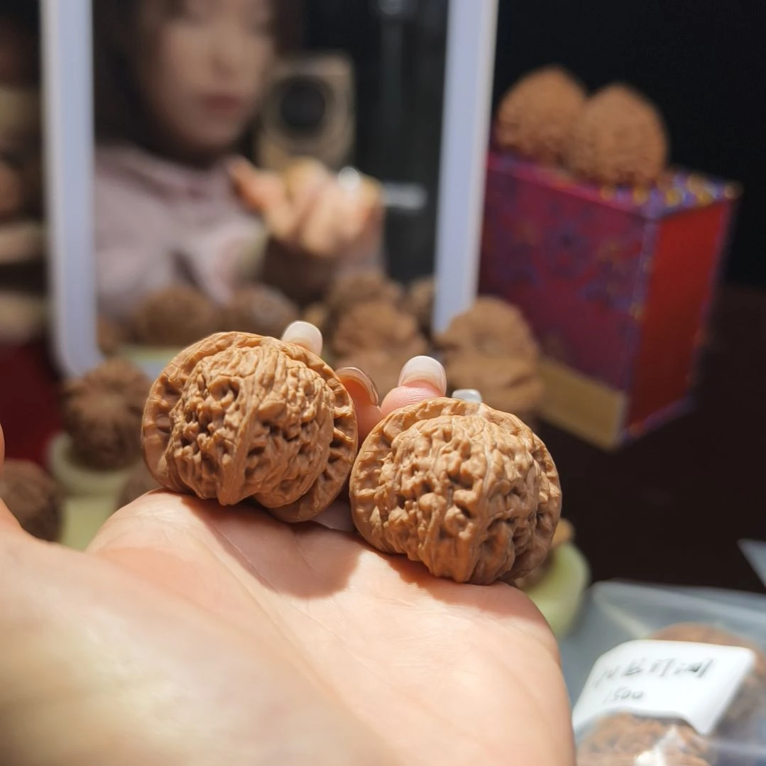 吊坠文玩核桃37 肉球白狮子