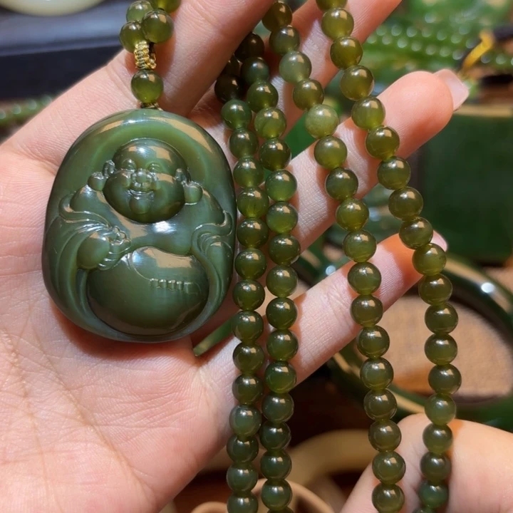 颈饰未镶嵌和田玉（碧玉）