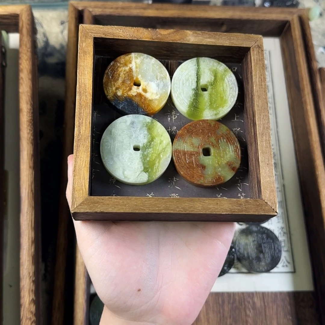 楚***九蛇纹石玉合金颈饰