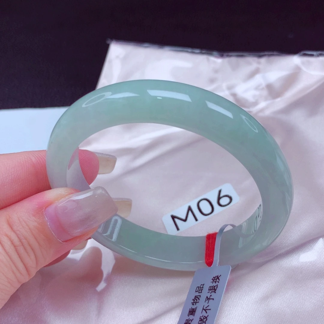 翡翠手镯未镶嵌手镯88