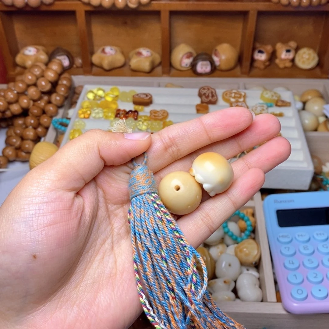 猴头核桃手串两个章鱼，彩蓝色流苏