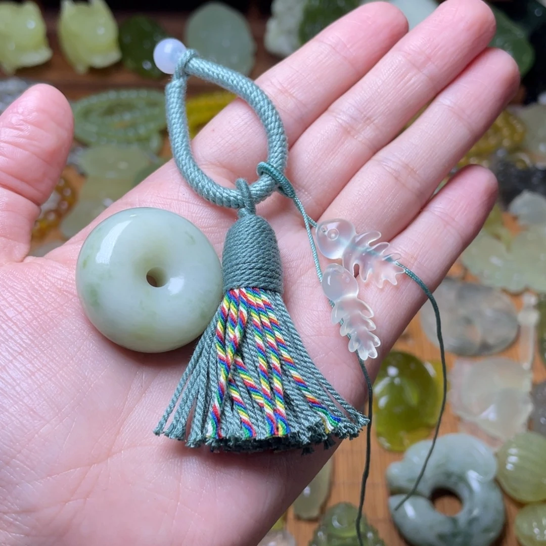 我***猫未镶嵌蛇纹石玉包挂