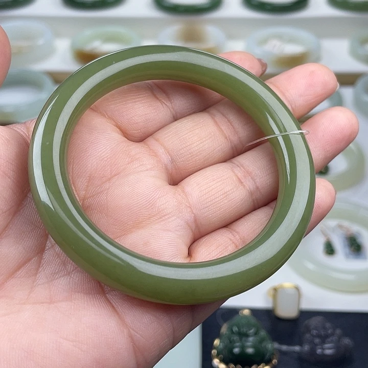 和田玉未镶嵌手镯