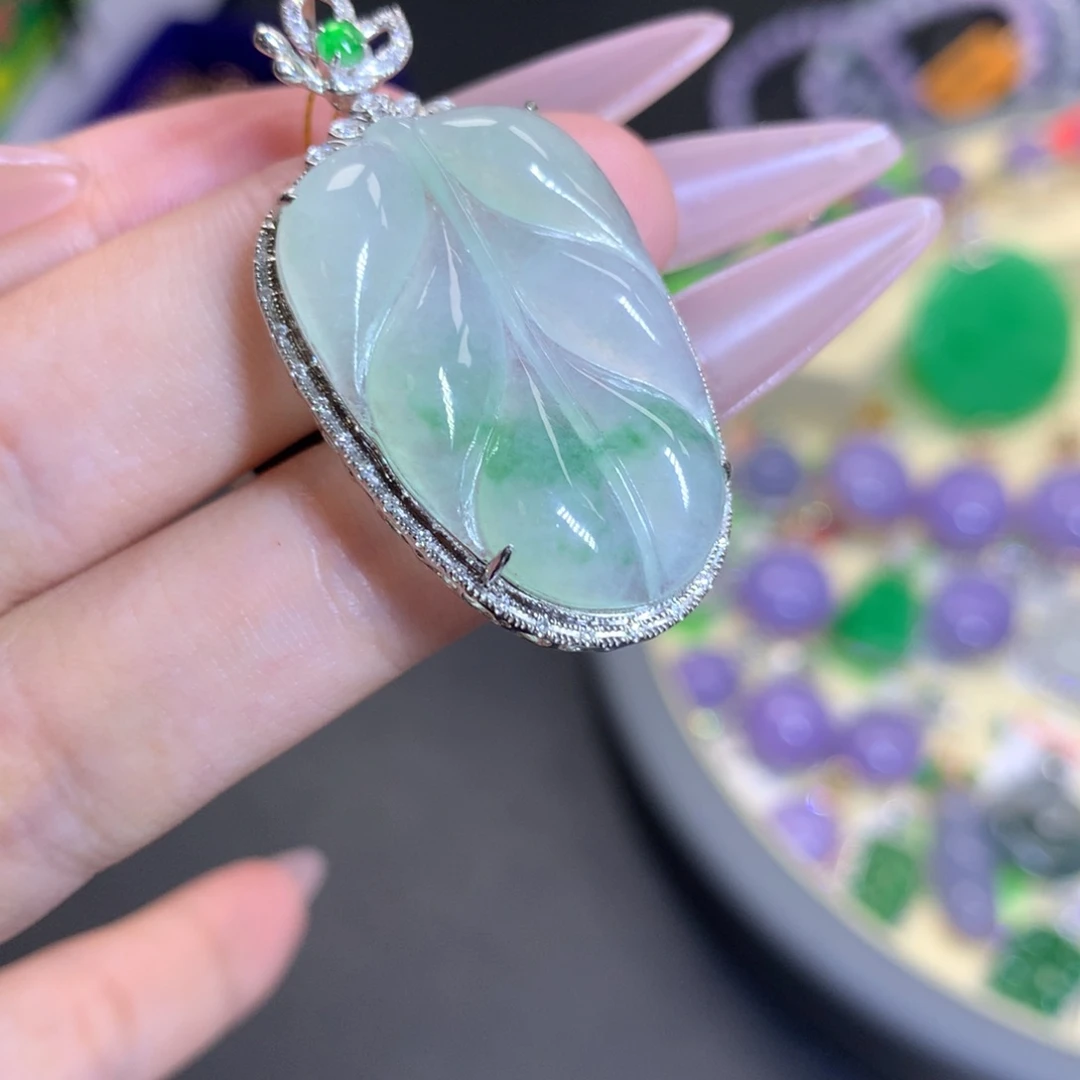 翡翠18K金镶嵌颈饰