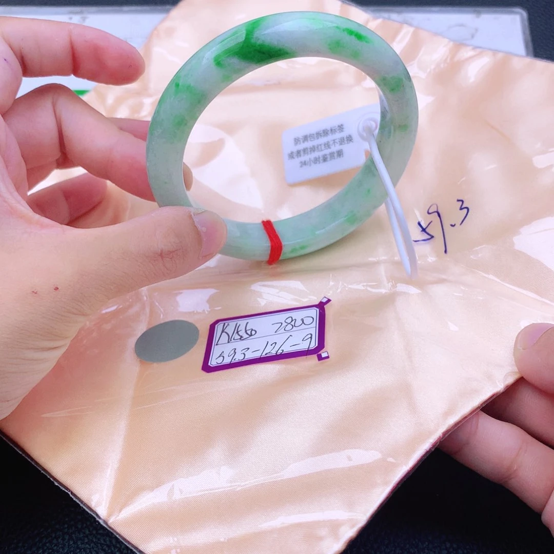 翡翠手镯未镶嵌我