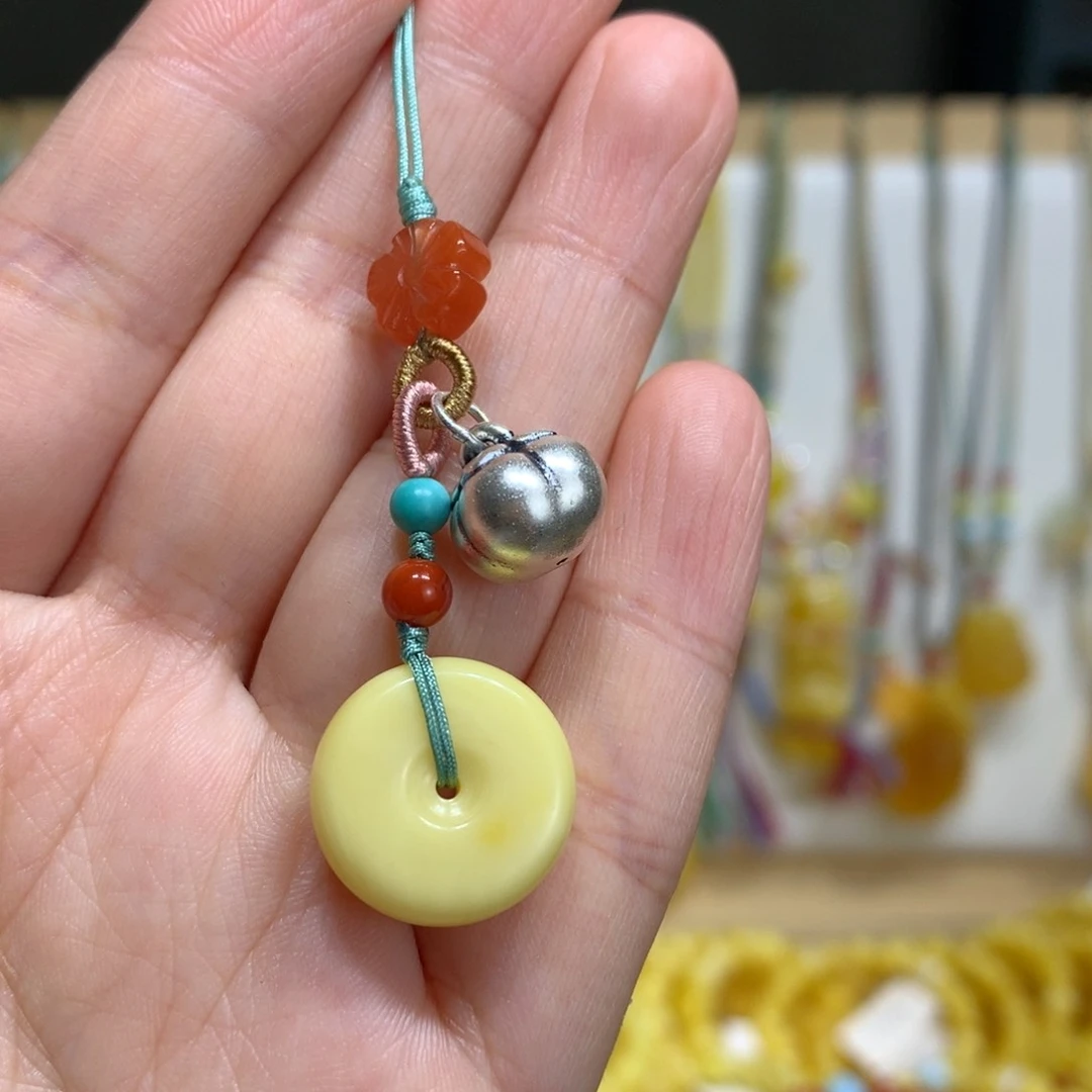 蜜蜡裸石足银镶嵌挂件