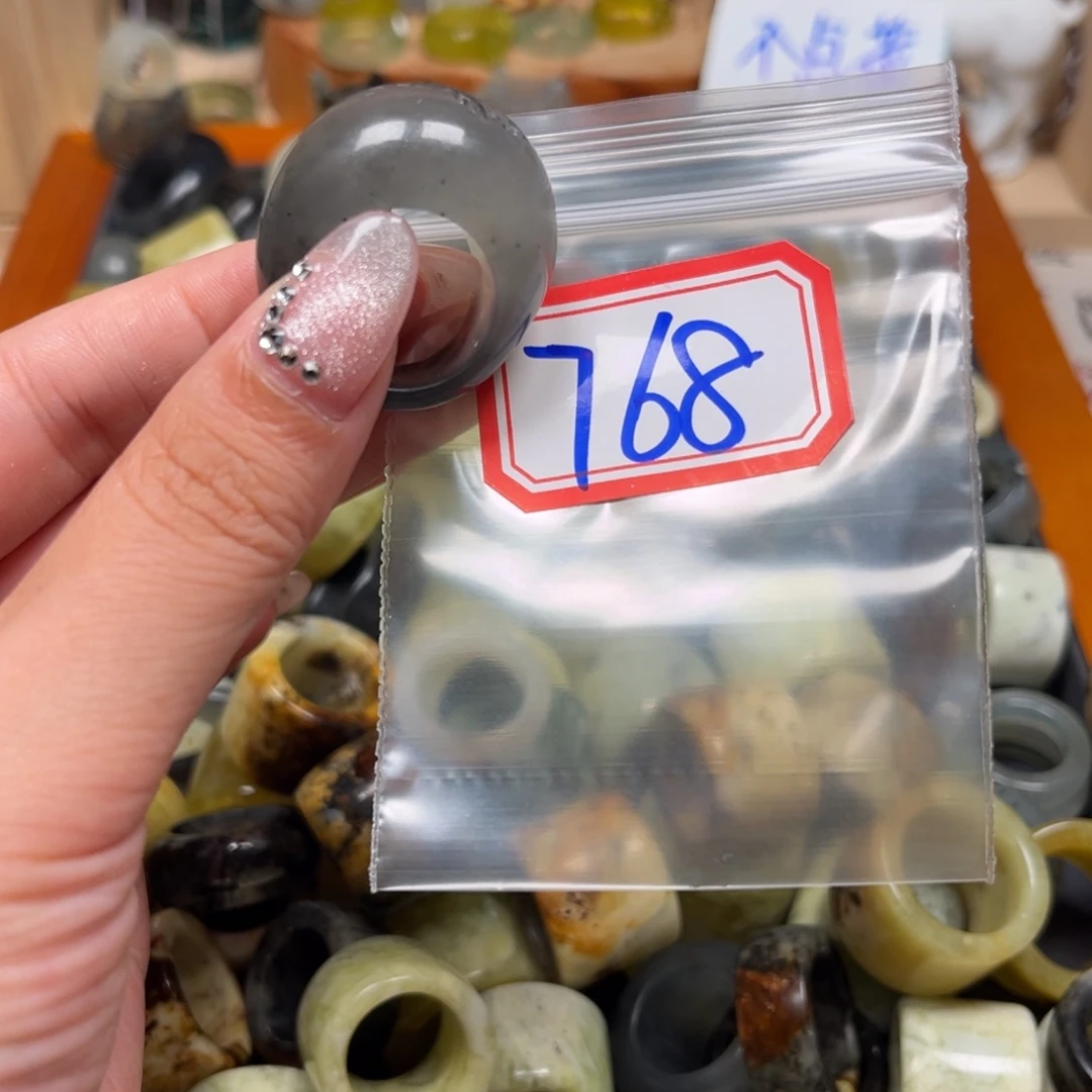 无***击蛇纹石玉未镶嵌珠宝奇石