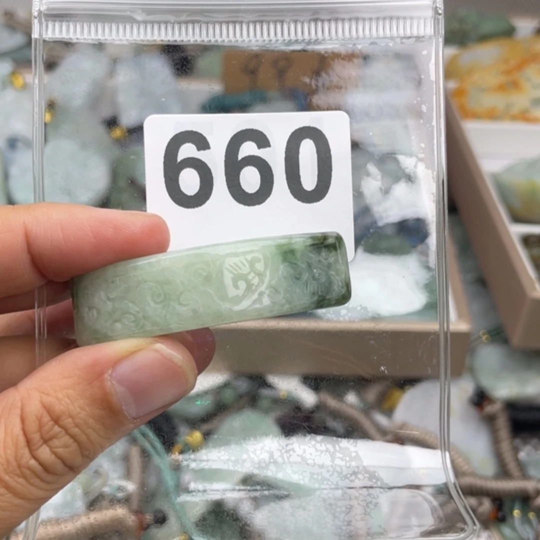 【闪购商品】翡翠颈饰未镶嵌美*斯翡翠