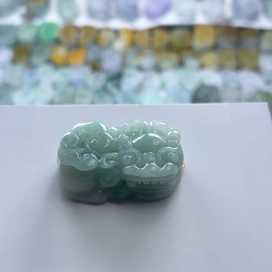 翡翠未镶嵌颈饰貔貅