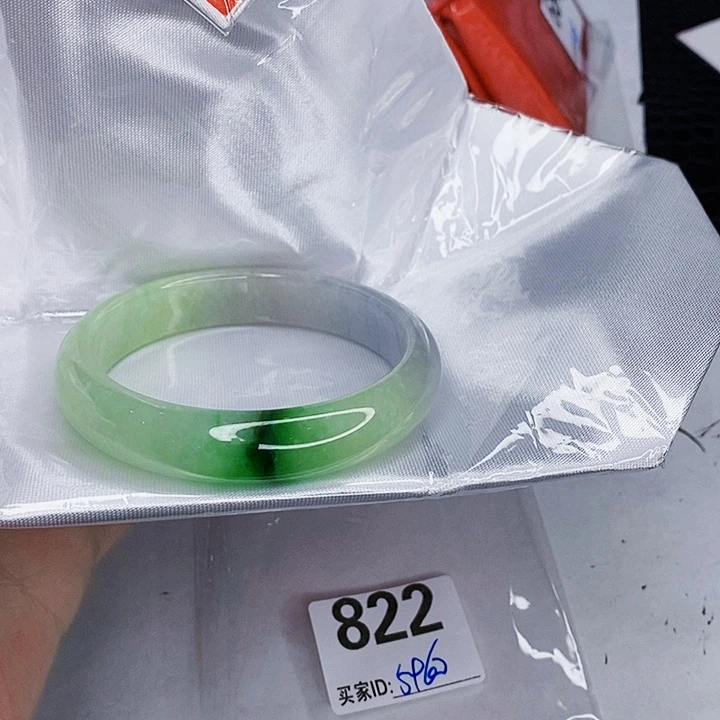 翡翠未镶嵌手镯一图一物实物为准（微瑕处理）