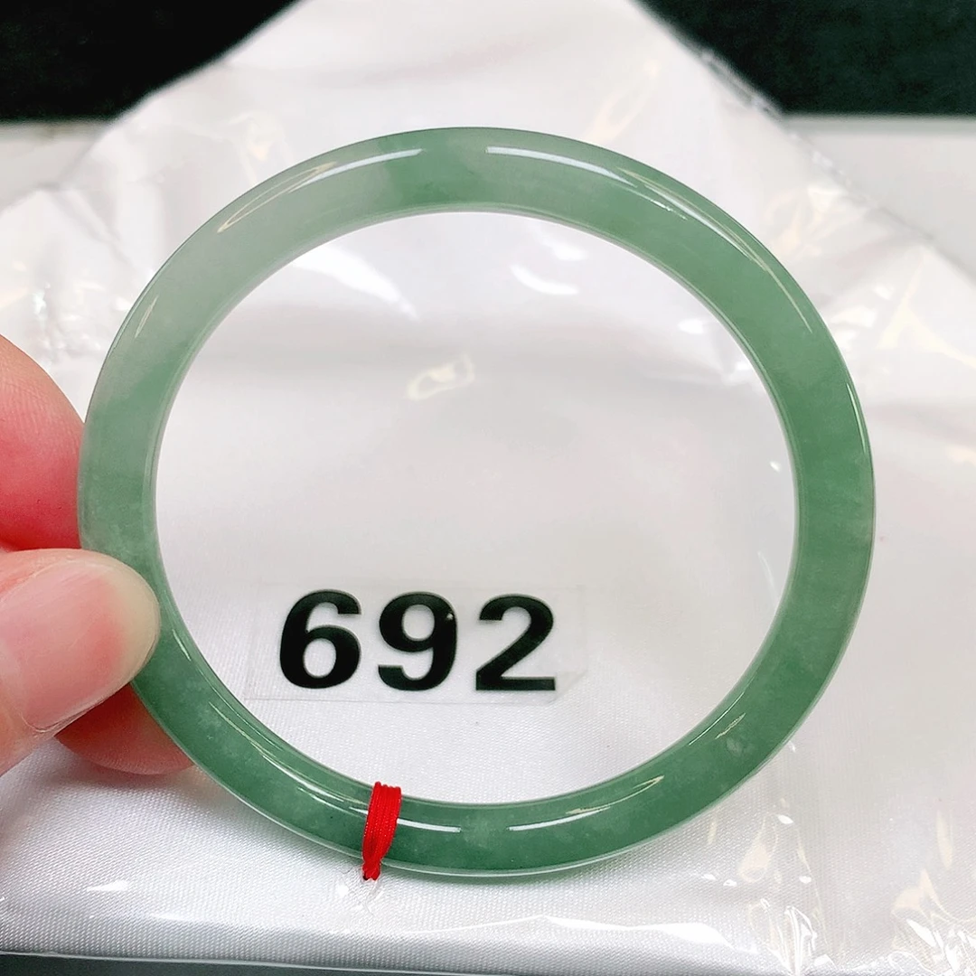 翡翠手镯（圆镯）未镶嵌692