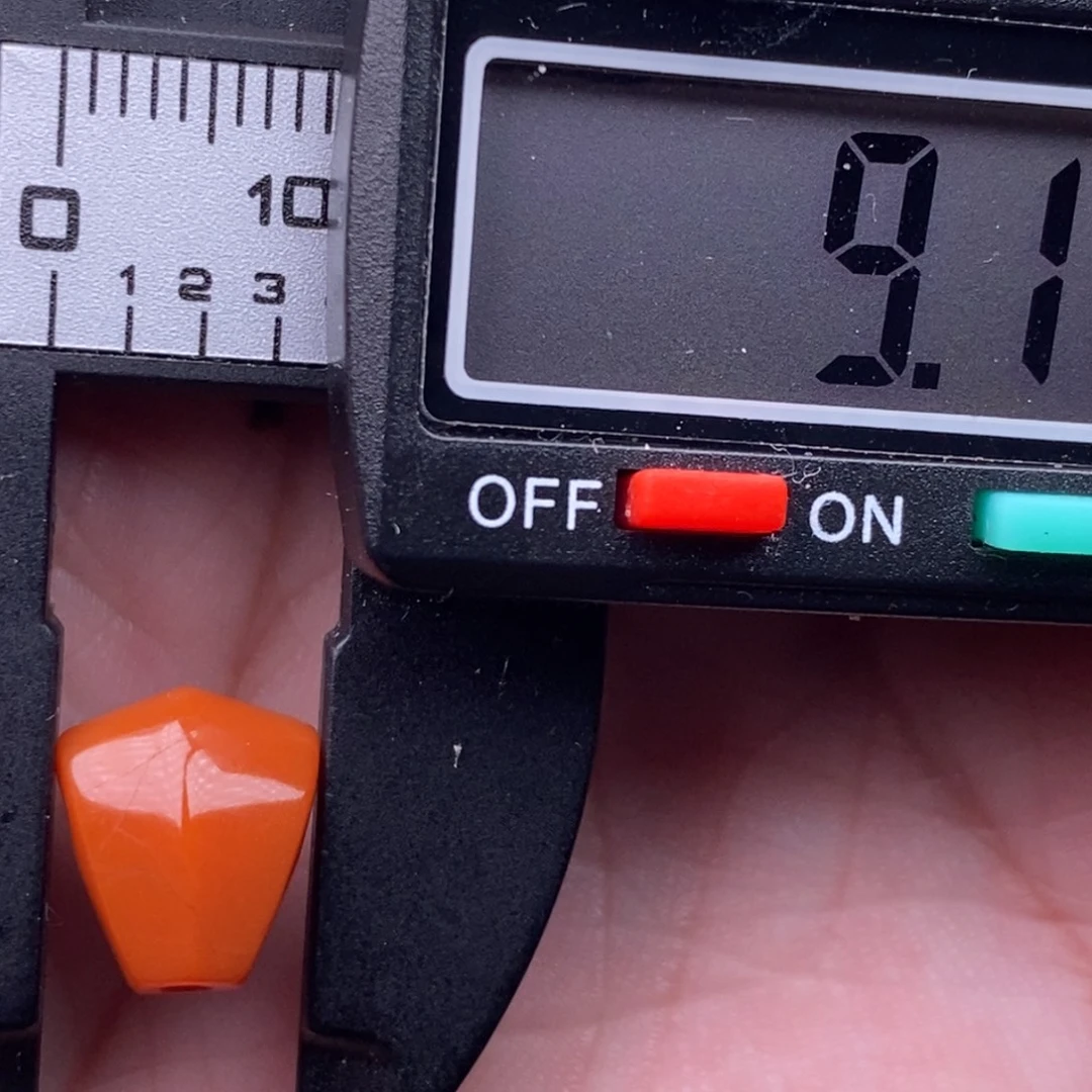 南红玛瑙未镶嵌配饰有瑕疵