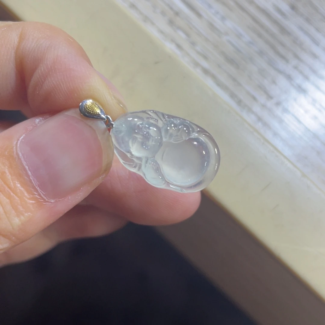 18K金镶嵌定制翡翠佛