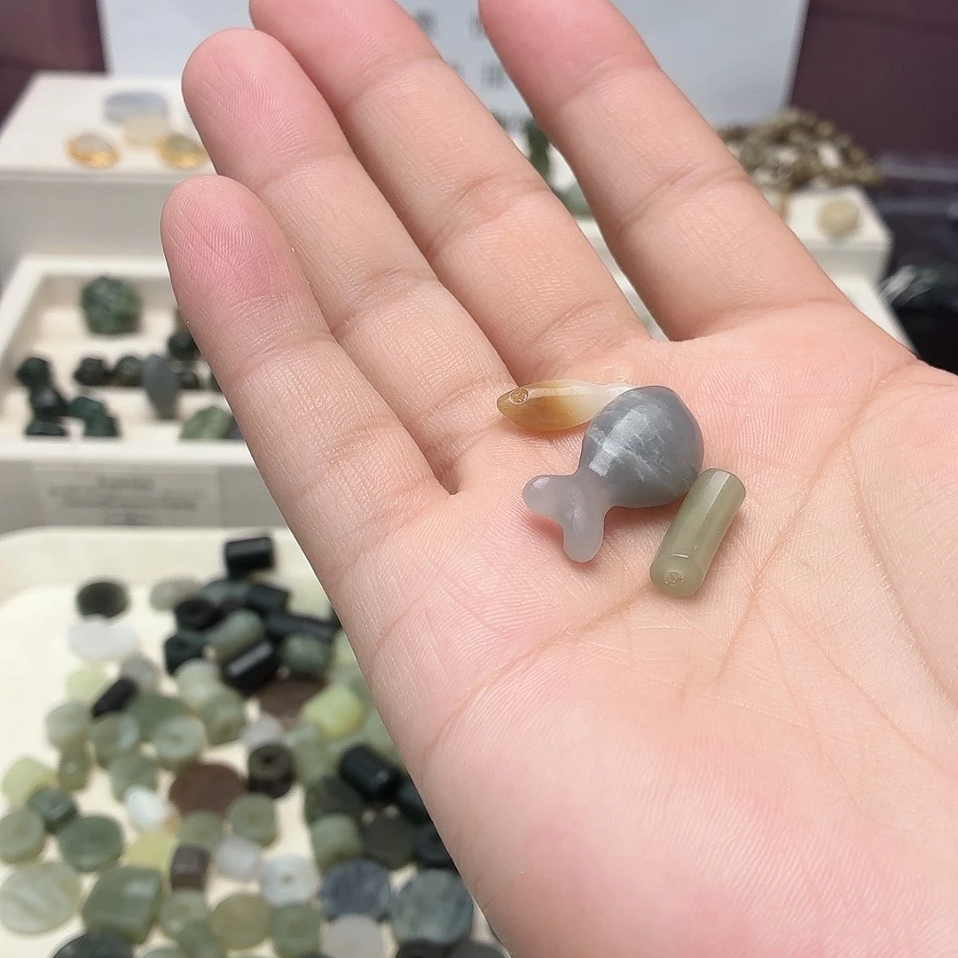 白***榆和田玉未镶嵌颈饰