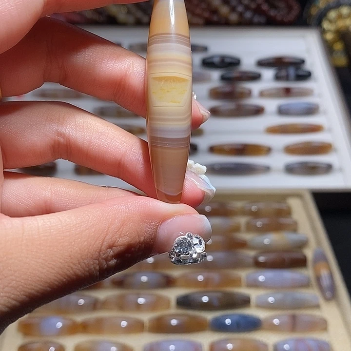 X***n玛瑙/玉髓未镶嵌颈饰