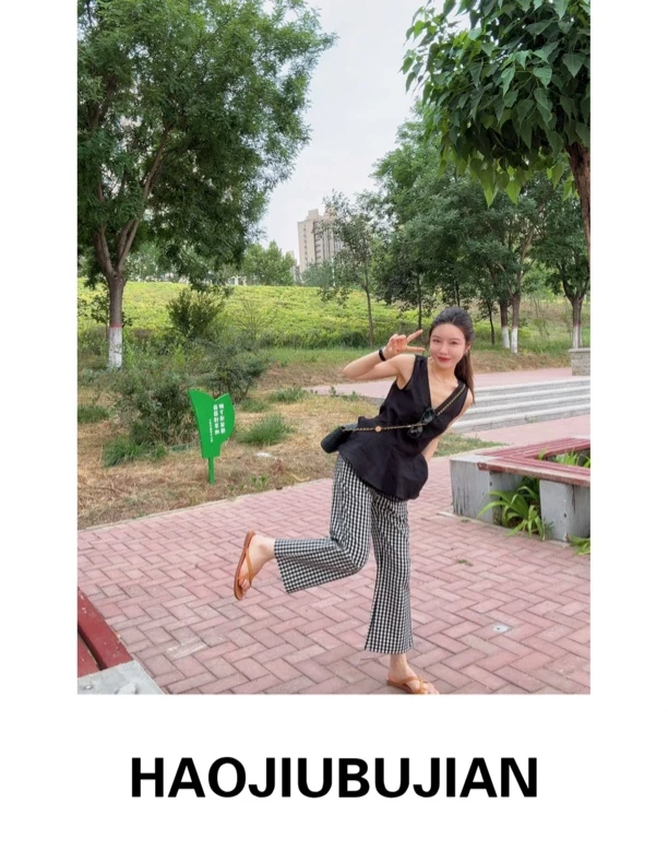 好久不见黑色V领双层下摆苎麻上衣