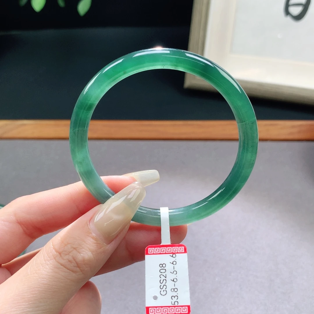 翡翠手镯未镶嵌天然翡翠手镯