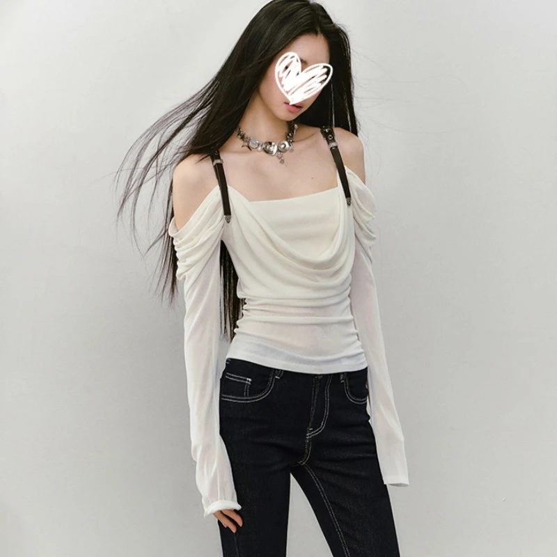 2025辣妹风高级气质设计感荡领皮质肩带长袖T恤修身显瘦百搭上衣