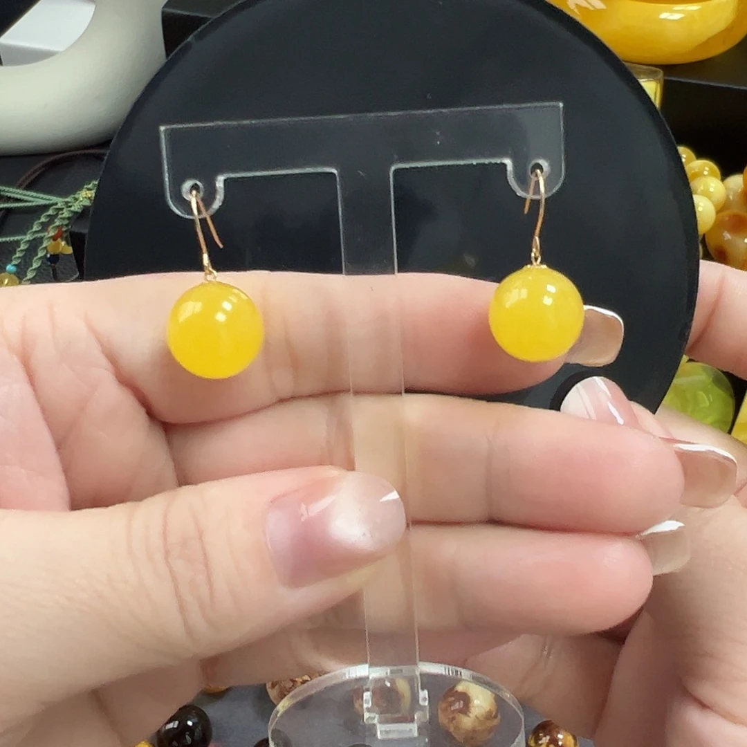 琥珀18K金镶嵌耳饰鸡油黄