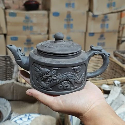 库存微瑕紫砂壶一个