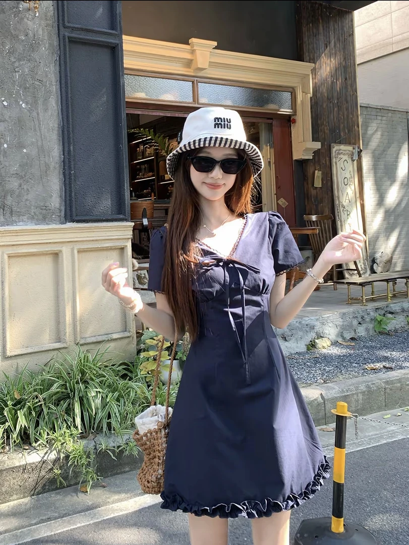 【今日破价】韩系高智感法式简约V领气质显瘦收腰连衣裙【无运补】