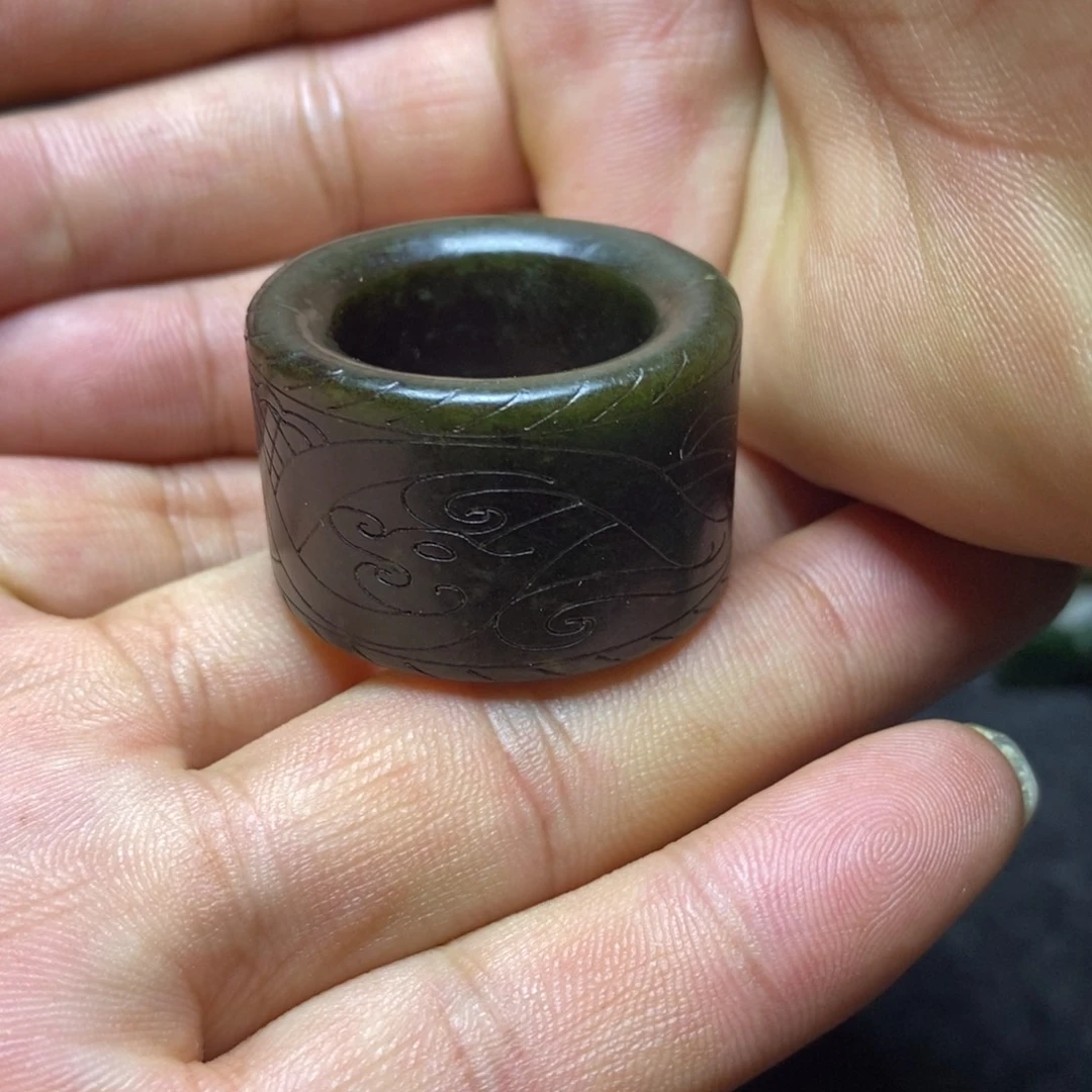 和田玉未镶嵌把件