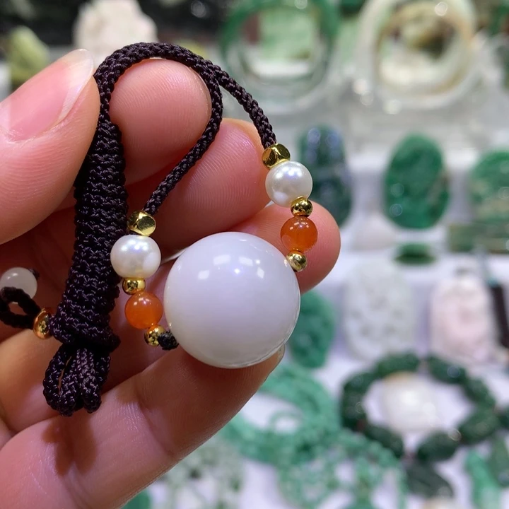 独山玉未镶嵌颈饰