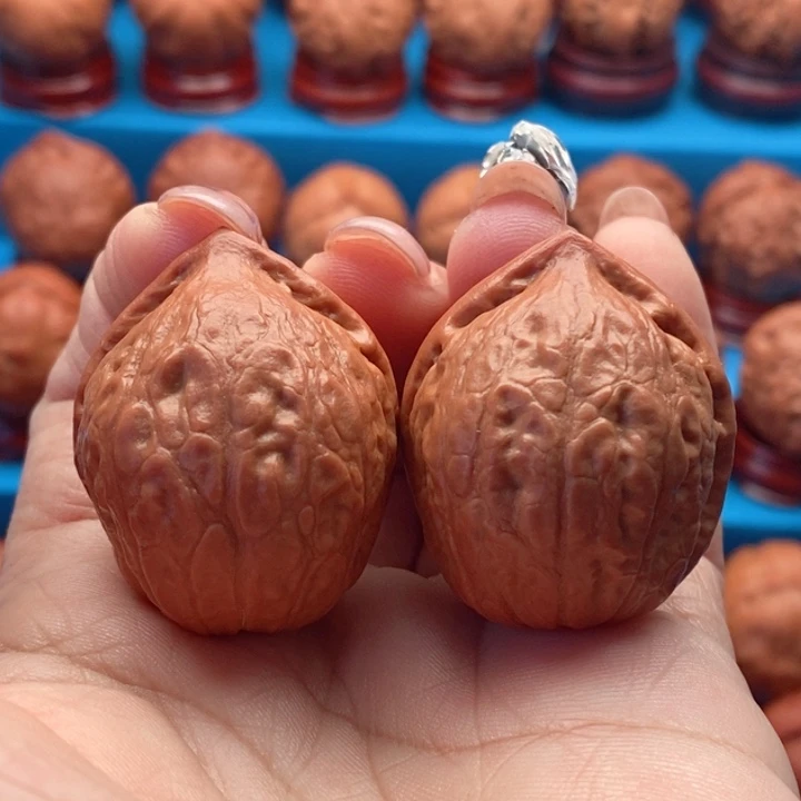 木质精品文玩核桃手捻赤龙