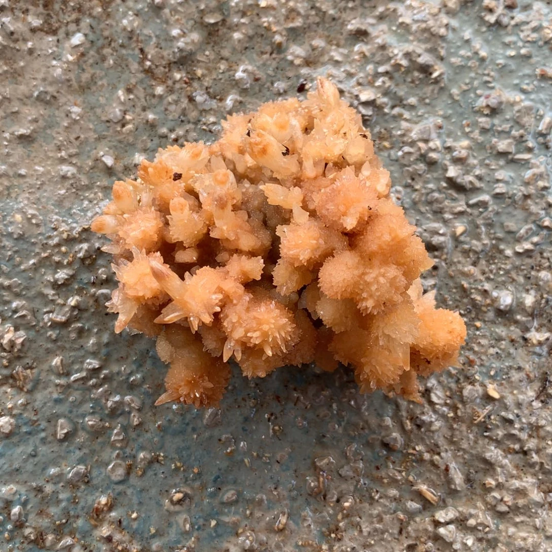 鸣***夏纯天然钟乳石质地坚硬