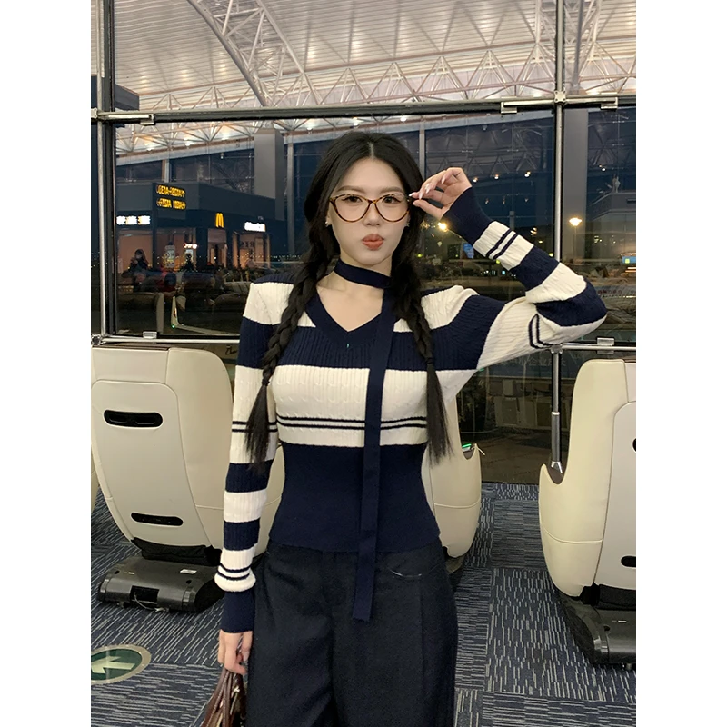 【温特学院】（含领带）甜辣多多2025春季不规则条纹带垫肩毛针织衫女
