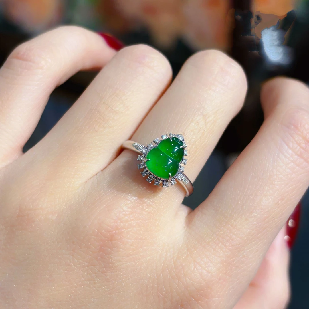 VS珠宝天然A货翡翠戒指（危）18K金镶嵌039